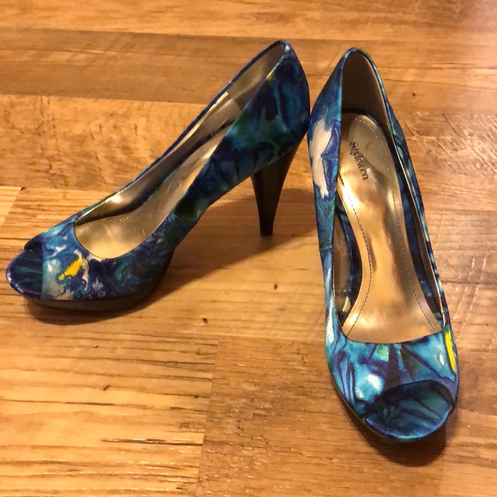 Heels - Picture 2 of 3
